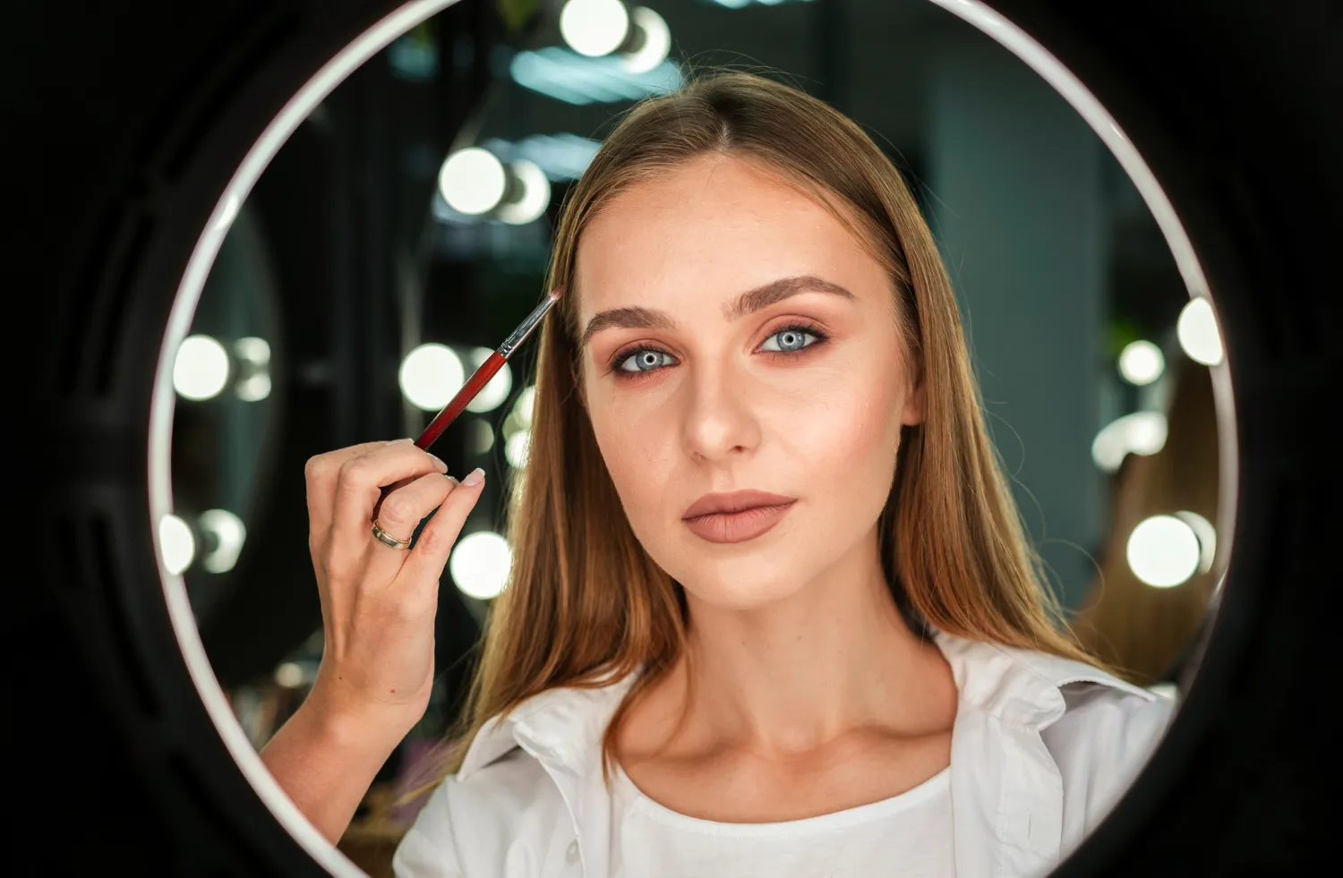 Makeup Techniques for Oval Faces